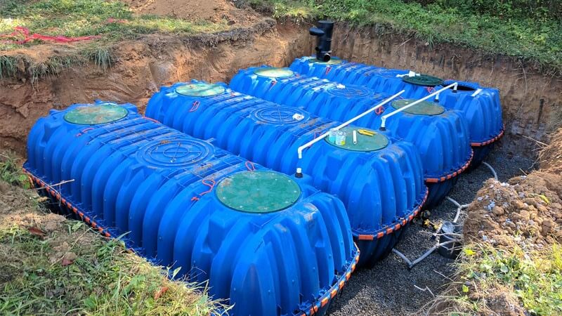 قرارگیری منابع ذخیره آب باران در زمین برای ذخیره کردن آب باران